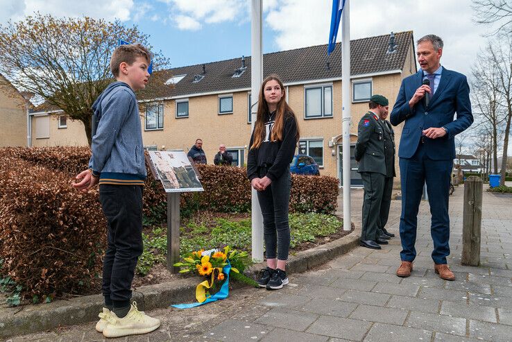 Eerbetoon aan gesneuvelde Canadese bevrijders in Zwolle-Zuid en Westenholte - Foto: Peter Denekamp