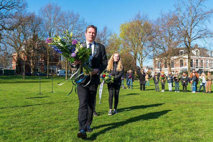 Zwolle herdenkt 76 jaar vrijheid bij centraal oorlogsmonument - Foto: Peter Denekamp