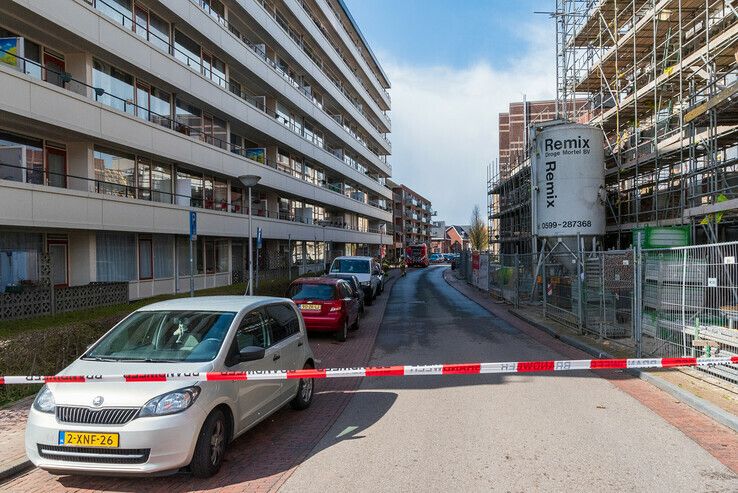 Isolatieplaten waaien over Harm Smeengekade - Foto: Peter Denekamp