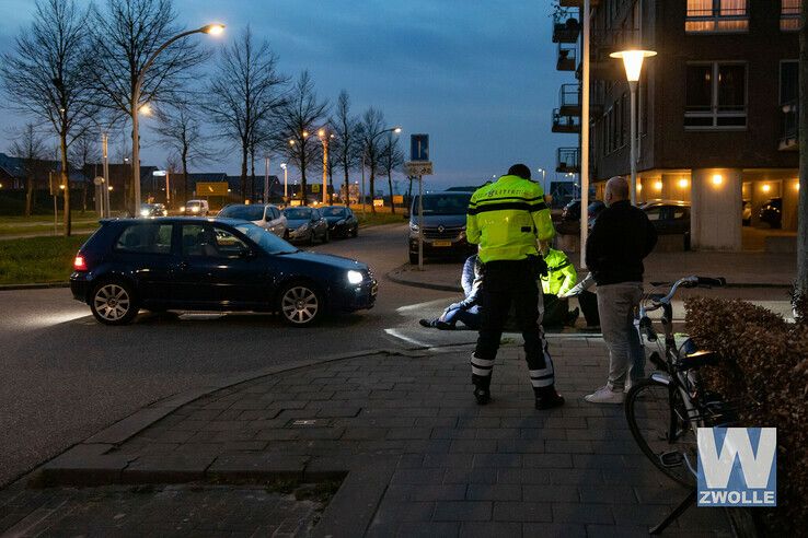 Auto botst met fietser aan de Biezenknoppen - Foto: Arjen van der Zee