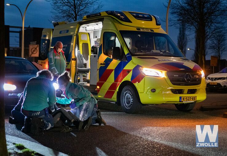 Auto botst met fietser aan de Biezenknoppen - Foto: Arjen van der Zee