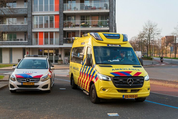 Scooterrijdster naar ziekenhuis door ongeluk in Holtenbroek - Foto: Peter Denekamp