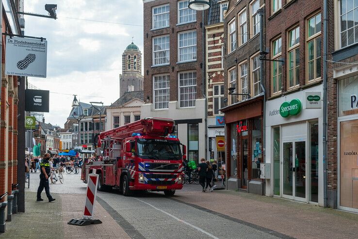 Brandweer zorgt voor spektakel in Zwolse binnenstad - Foto: Peter Denekamp