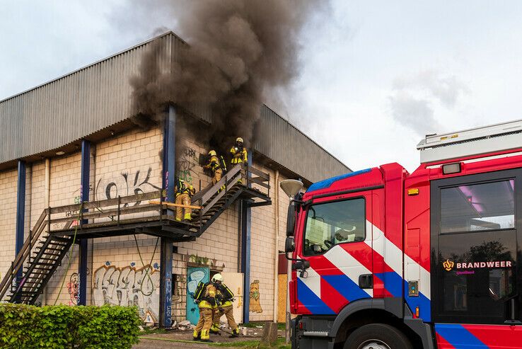 Politie zoekt getuigen brand in sporthal - Foto: Peter Denekamp
