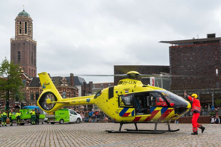 Traumahelikopter doet kinderhartjes sneller kloppen in Zwolle - Foto: Peter Denekamp