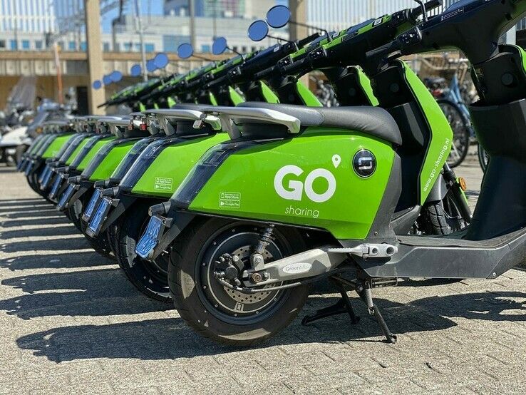 Groene deelscooters verschijnen in Zwolle op straat - Foto: GO Sharing