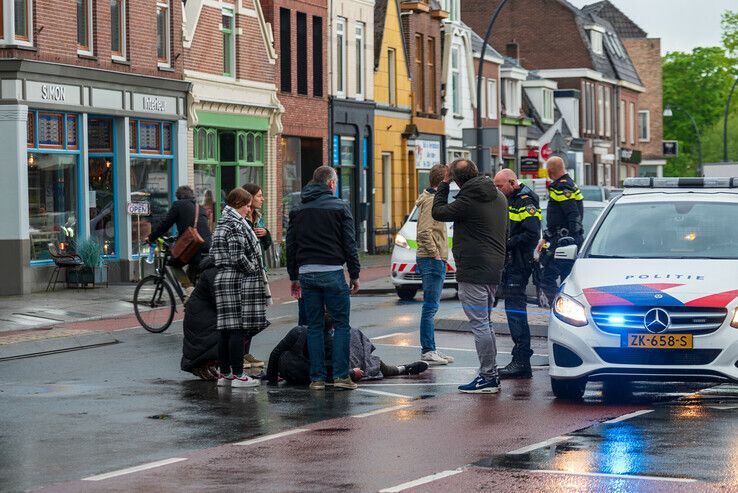 Bromfietser aangereden in Assendorp - Foto: Peter Denekamp
