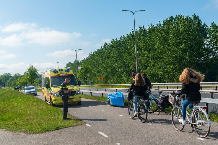 Ligfietser gewond na botsing op Hasselterweg - Foto: Peter Denekamp
