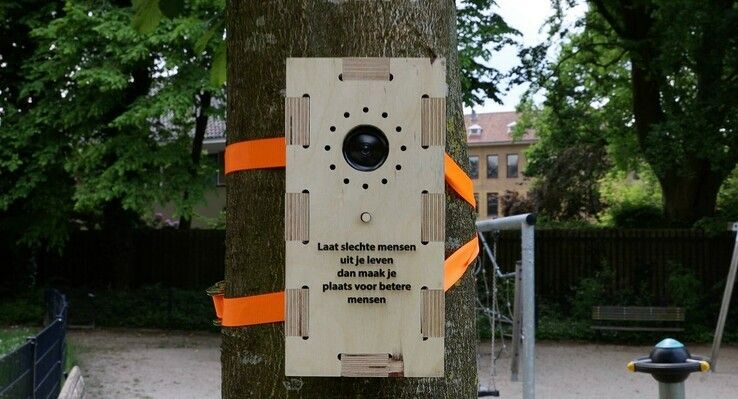 Vogelhuisjes in Park Eekhout vertellen wat ‘thuis’ betekent voor jonge statushouders in Zwolle - Foto: Bart de Jong