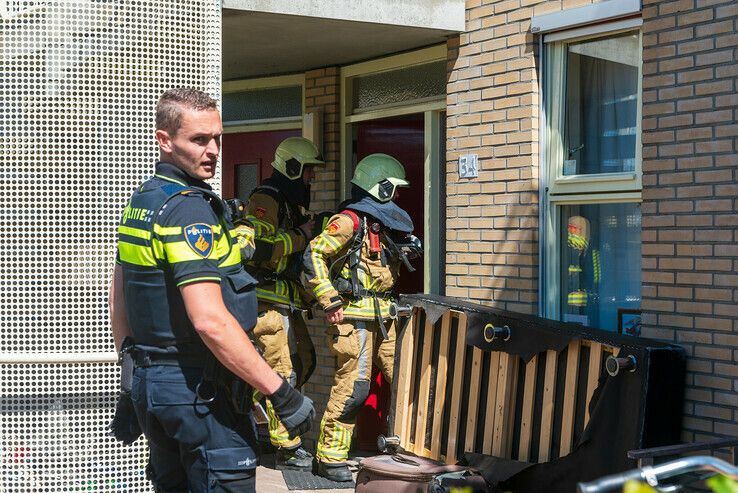 Pan op vuur zet woning vol rook in Zwolle-Zuid - Foto: Peter Denekamp