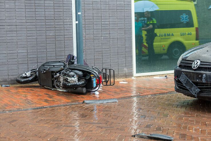 Vrouw ernstig gewond door ongeval in binnenstad Zwolle - Foto: Peter Denekamp