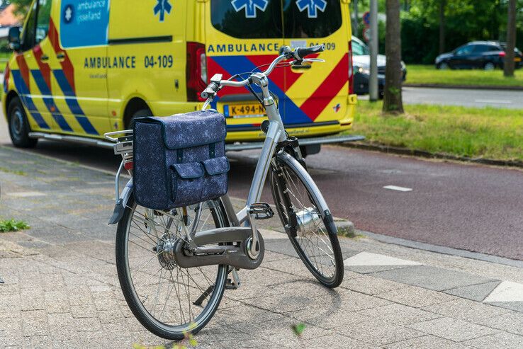 Oudere man naar ziekenhuis na val met elektrische fiets - Foto: Peter Denekamp