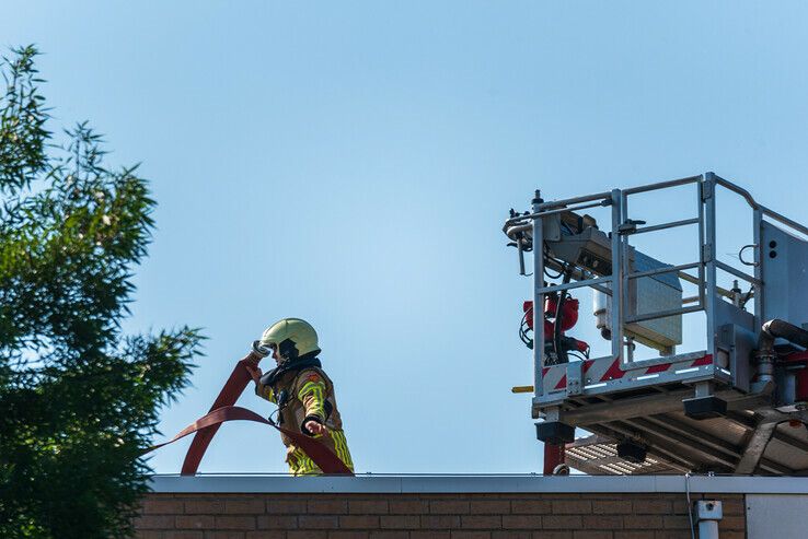 Buurtbewoner en conciërge voorkomen erger bij dakbrand Hogeschool Windesheim - Foto: Peter Denekamp