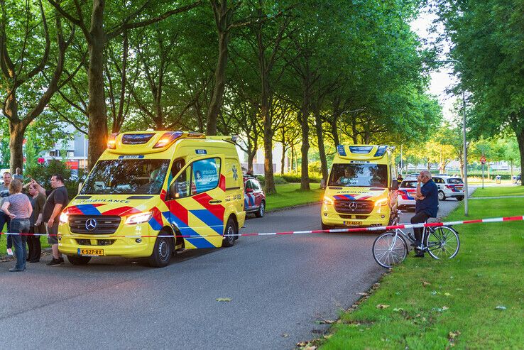 Twee gewonden bij flatbrand in Holtenbroek - Foto: Peter Denekamp