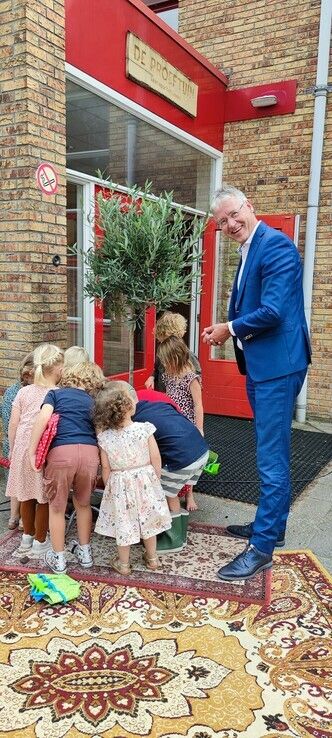 Arie Slob opent Kindcentrum De Proeftuin in Zwolle - Foto: Ingezonden foto