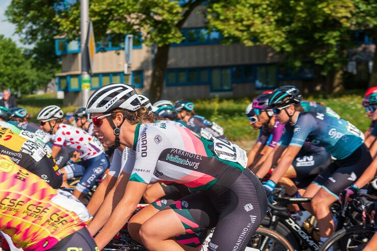 Peloton Ladies Tour trekt door Zwolle - Foto: Peter Denekamp