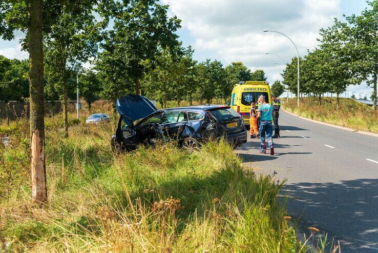 Automobiliste gewond na eenzijdig ongeval op Westenholterallee - Foto: Peter Denekamp