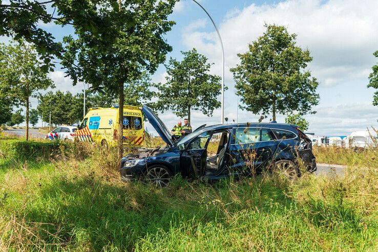 Automobiliste gewond na eenzijdig ongeval op Westenholterallee - Foto: Peter Denekamp