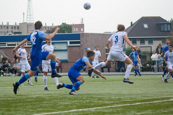 SVI 1 verliest eerste competitiewedstrijd - Foto: Coen van den Brink