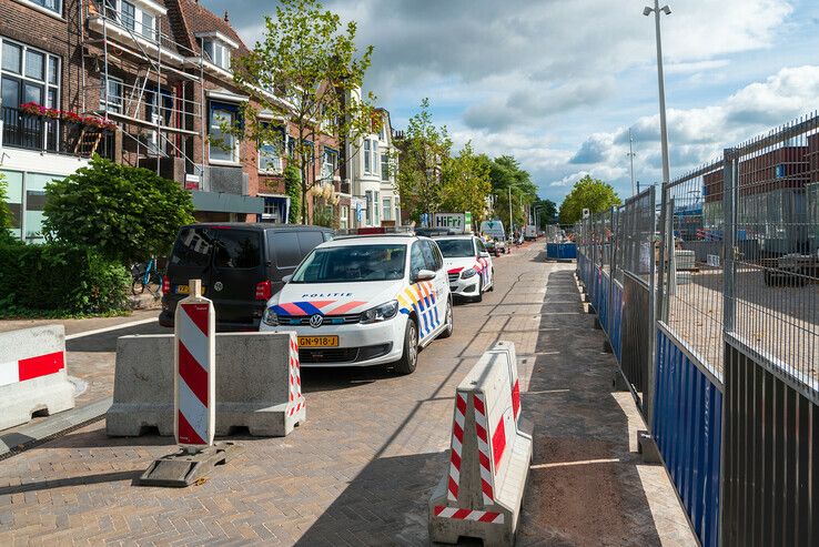 Massale inzet van politie op station Zwolle - Foto: Peter Denekamp
