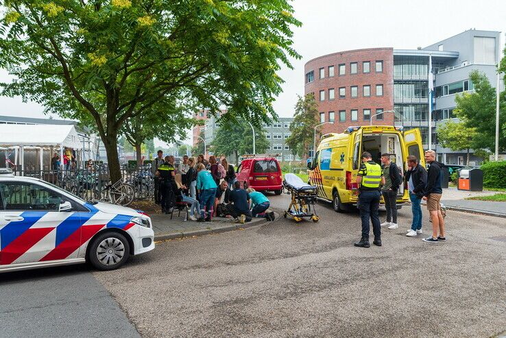 Scholier gewond door aanrijding in Hanzeland - Foto: Peter Denekamp