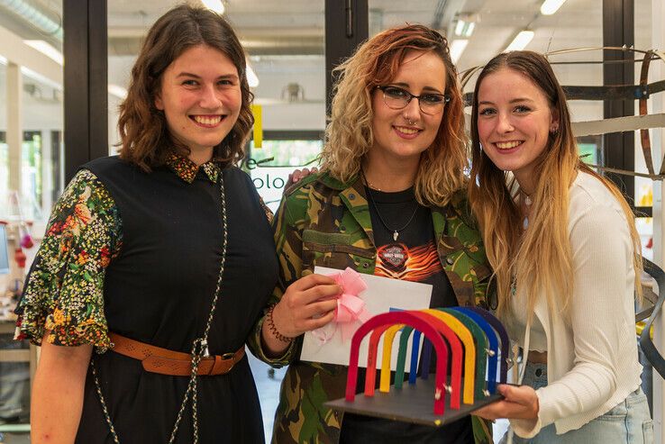 Cibap-studenten maken nieuw ontwerp voor regenboogpad bij station Zwolle - Foto: Peter Denekamp