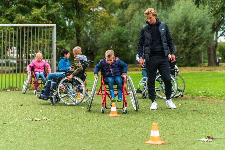 Kinderen met en zonder beperking sporten samen in Zwolle-Zuid - Foto: Peter Denekamp