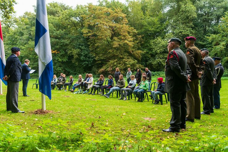 Kinderen herdenken oorlogsslachtoffers in park Het Engelse Werk - Foto: Peter Denekamp
