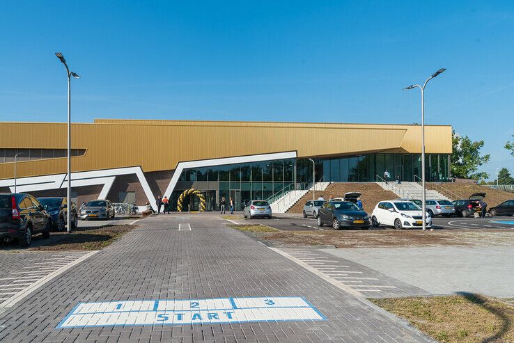 Nieuwe WRVZ-hallen geopend door wethouder De Heer - Foto: Peter Denekamp