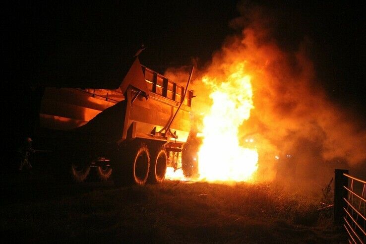 Tractor brandt uit aan Haersterbroekweg - Foto: Ingezonden foto