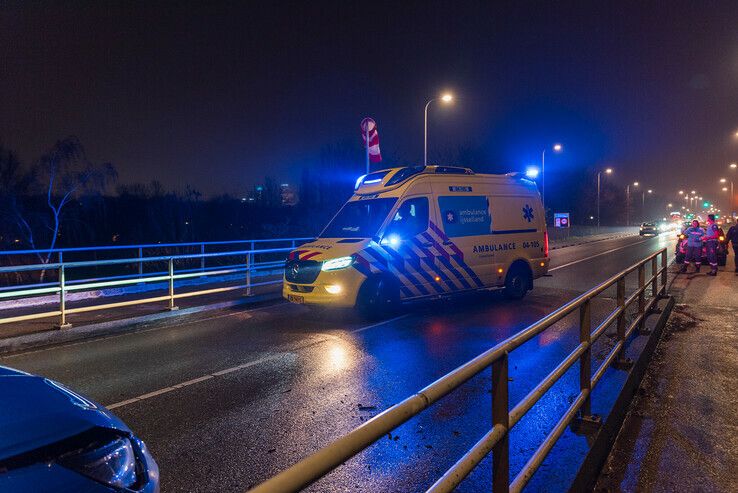 Verkeerschaos door ongeval op IJsselbrug - Foto: Peter Denekamp