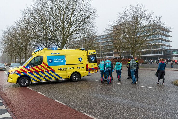 Opnieuw fietser aangereden voor provinciehuis in Zwolle - Foto: Peter Denekamp