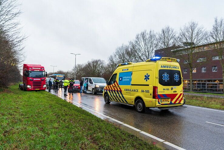 Chaos op IJsselallee door ongeval - Foto: Peter Denekamp