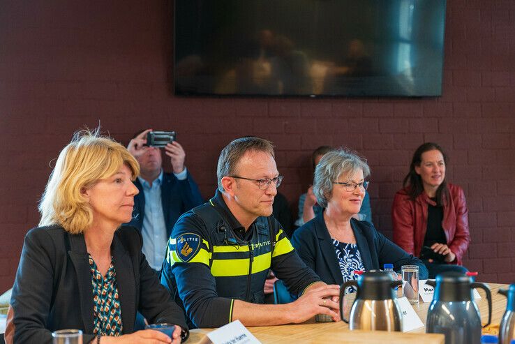 Koning bezoekt Zwolle-Zuid om te praten over buurtbemiddeling - Foto: Peter Denekamp