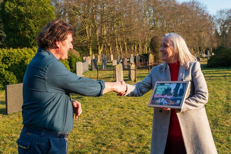 Beheerder begraafplaats Bergklooster wint Groene Prijs 2022 - Foto: Peter Denekamp