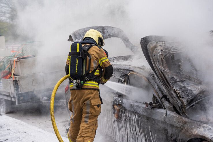 Echtpaar ziet hun BMW binnen drie minuten in vlammen opgaan - Foto: Peter Denekamp