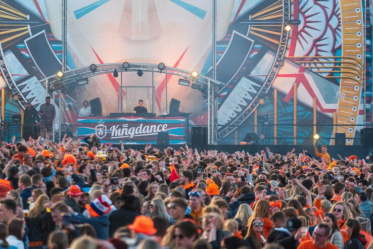 Tienduizenden gaan uit hun dak tijdens Kingdance in Zwolle - Foto: Peter Denekamp