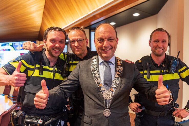 Zwolle-West is veiliger dankzij afgestudeerde politiekids - Foto: Peter Denekamp
