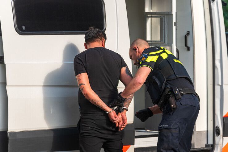 Man neergestoken in Holtenbroek, acht mensen aangehouden - Foto: Peter Denekamp