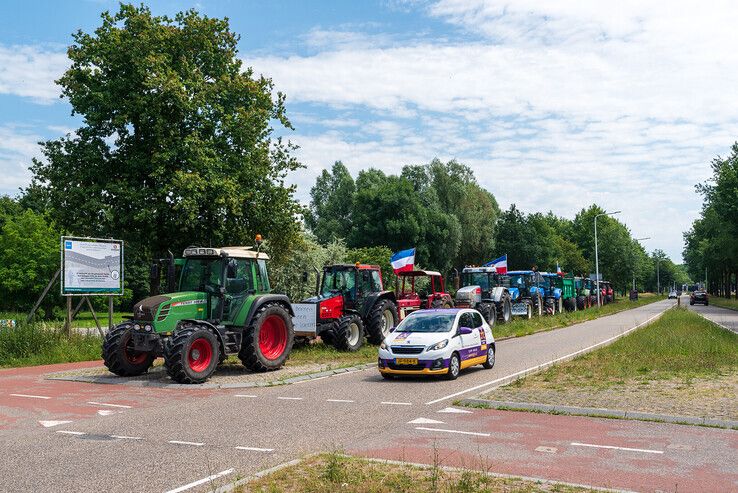Opnieuw rollen de tractoren door Zwolle voor protest tegen stikstofplannen - Foto: Peter Denekamp