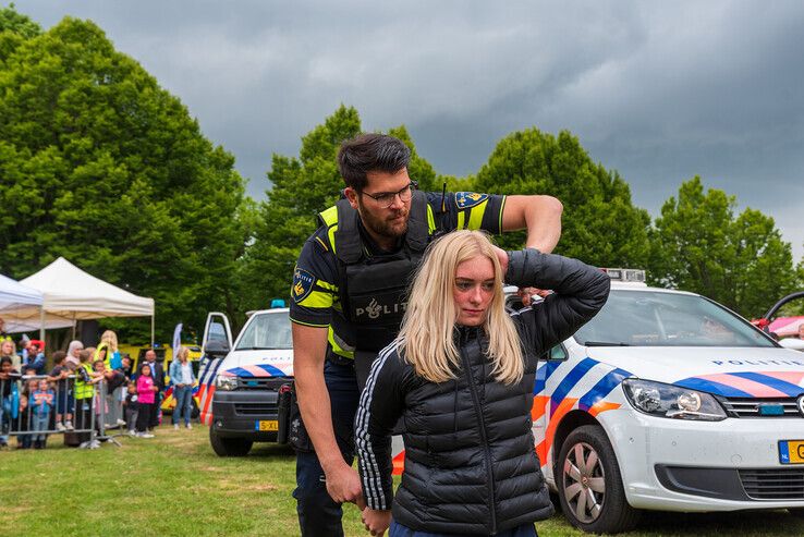 Spanning en sensatie tijdens Politie(kids) Spektakeldag in Holtenbroek - Foto: Peter Denekamp