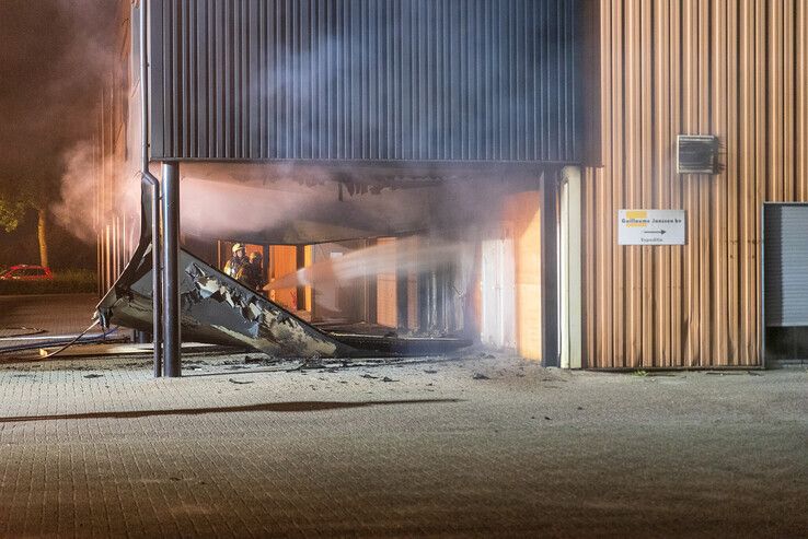 Explosie bij bedrijf in Marslanden, knal in wijde omtrek te horen - Foto: Peter Denekamp