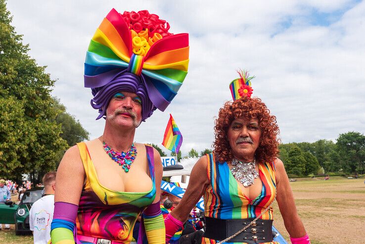 Trots laten zien wie je bent en mag zijn tijdens Pride Walk Zwolle - Foto: Peter Denekamp