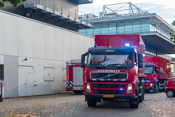 Woningen in Zutphen ingestort door gasexplosie, specialistisch brandweerteam uit Zwolle schiet te hulp - Foto: Peter Denekamp