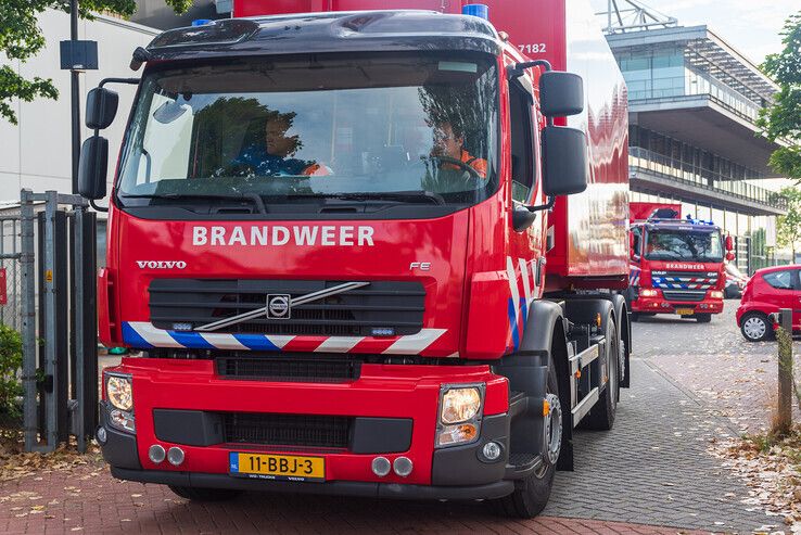 Woningen in Zutphen ingestort door gasexplosie, specialistisch brandweerteam uit Zwolle schiet te hulp - Foto: Peter Denekamp