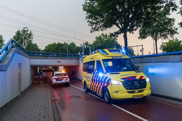 Na regen komt gladheid, fietsster gewond na valpartij in Zwolle-Zuid - Foto: Peter Denekamp