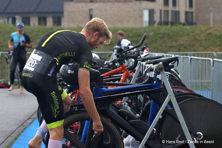 Triathlon Zwolle 2022 in frisse en regenachtige condities