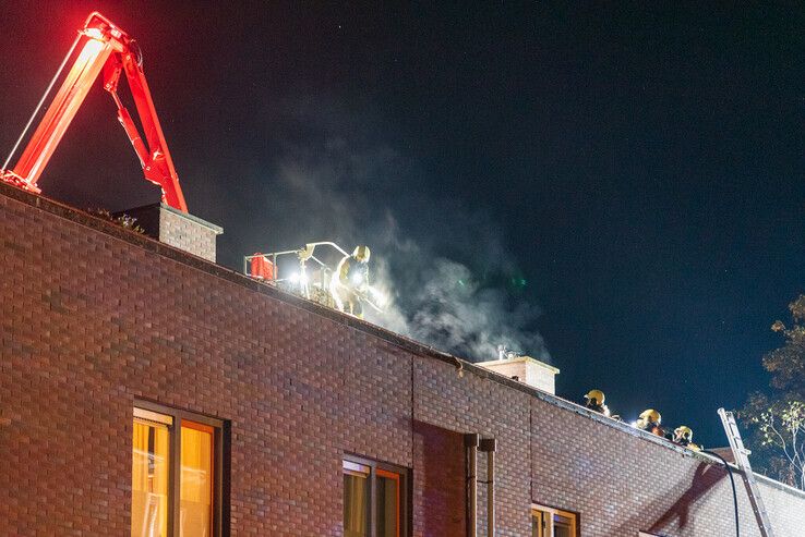 Flinke schade aan woningen door brand in Diezerpoort - Foto: Peter Denekamp