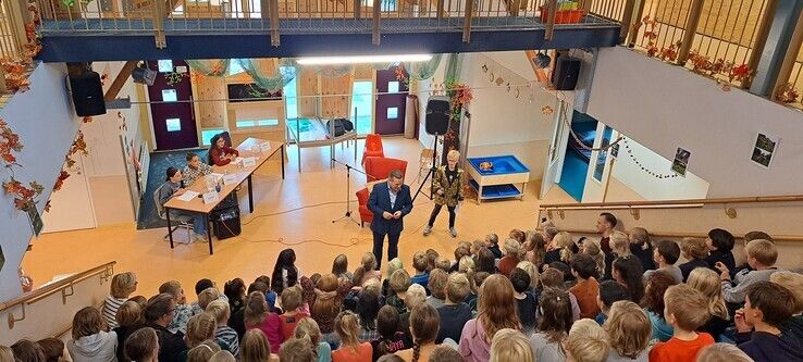 Voorleeswedstrijd Montessorischool Zwolle-Zuid gewonnen door Julia - Foto: Ingezonden foto