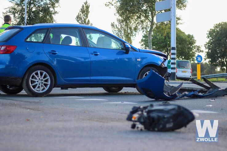 Flinke schade aan auto’s door ongeval op Hasselterweg - Foto: Ruben Meinten